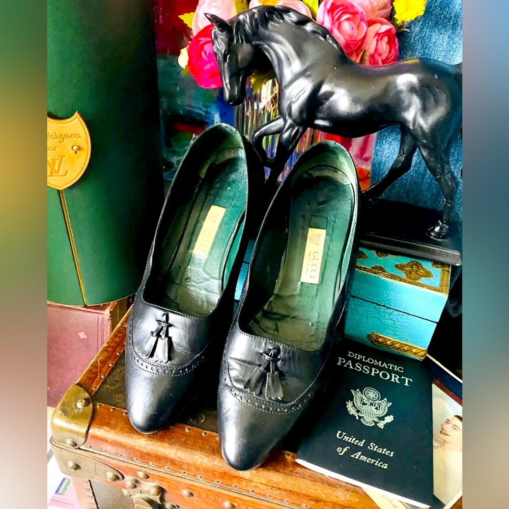 Authentic BEAUTIFUL Vintage GUCCI Black Leather Pumps Shoes 37B Designer Fashion